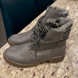 Ladies Gray ankle boots